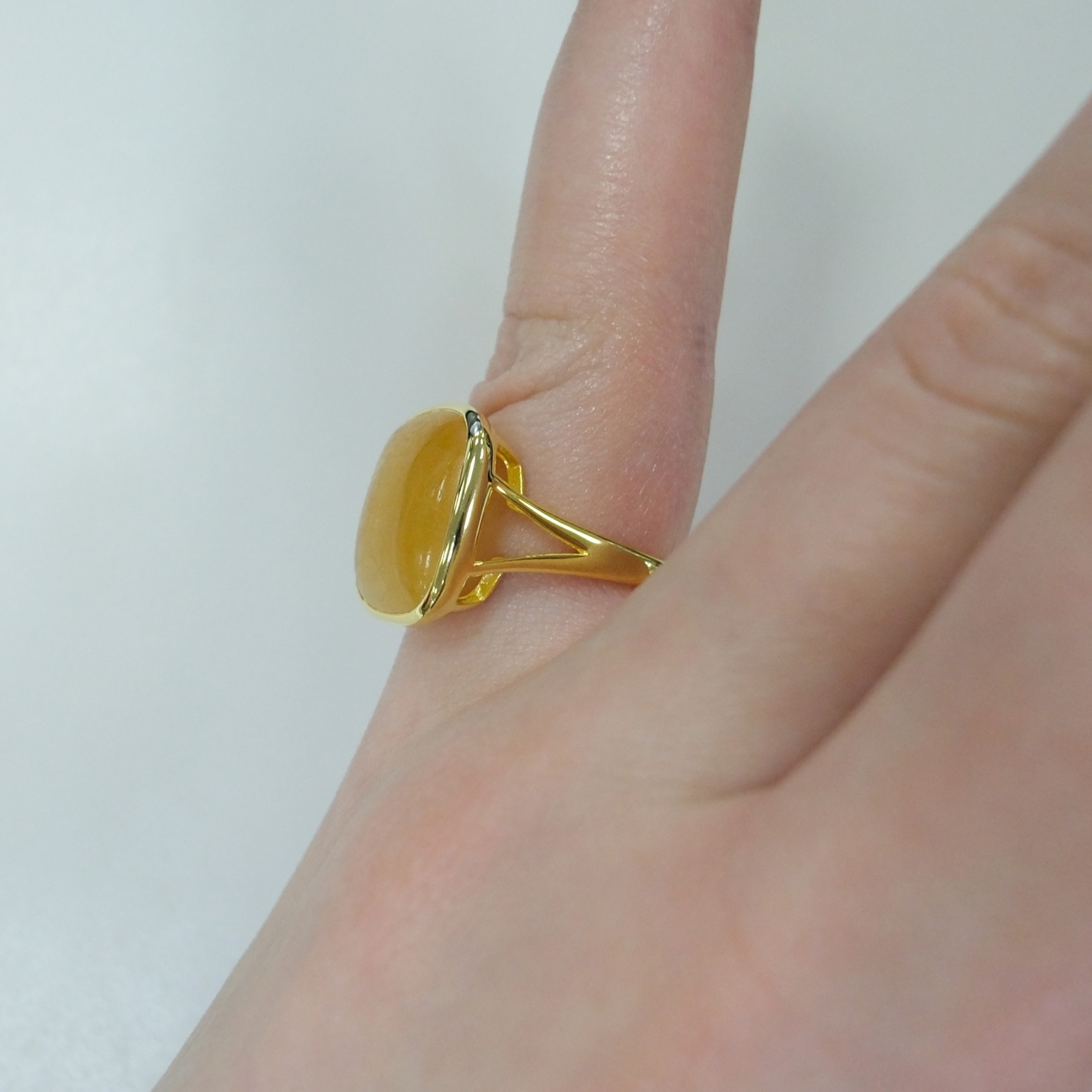 Серебряное кольцо с желтым бериллом